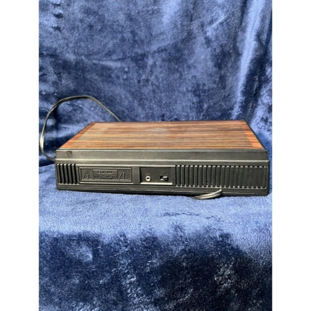 Realistic Chronomatic 267 AM/FM Alarm Clock Radio 12-1575 In Brown Color Working - Picture 4 of 8
